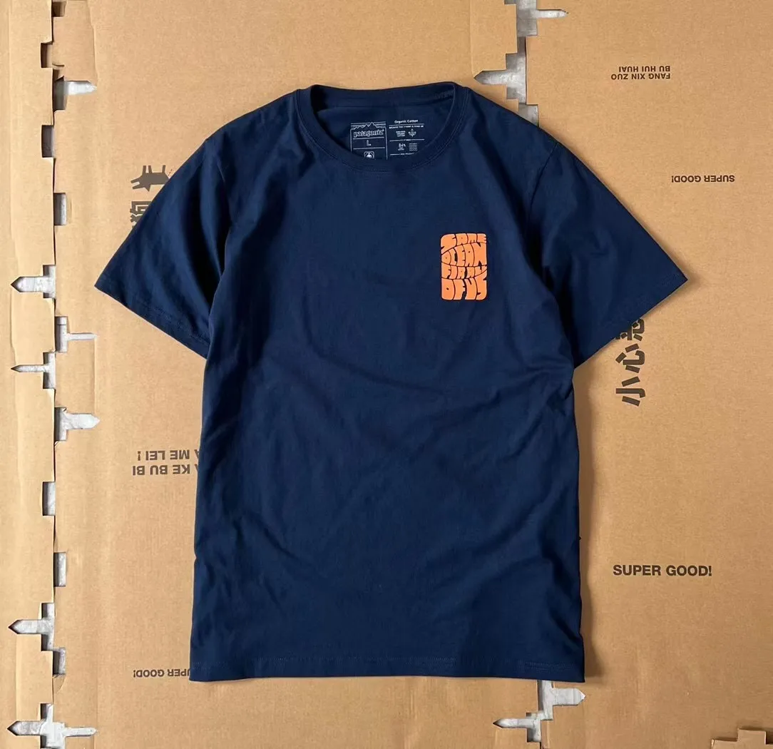 22ss limited edition Patagonia Northwest Waters ♻️Northwest Waters Organic T-Shirt series men's and women's same style printed short-sleeved Tee #Original factory production, purchasing designated version 📃 Original file and original data development version. Item No. #37539 - Original packaging and original label 🔍 Full set of accessories customized, packaging 1D code analysis are all purchased from the original factory, ⚠️Original domestically sold large kraft paper elevator upper and lower two stickers explanation analysis. Color: black, navy blue, white, floral gray, military green, turmeric Size reference: the same ocean for all of us/Translation: is an ocean for all of us -230g/organic environmentally friendly ♻️cotton, the large area on the back of the chest is printed with environmentally friendly special recycled raw materials, which is not easy to crack, breathable and comfortable. The threads are dyed in the same vat and have been pre-shrunk; the main label is non-sensitive hot stamping, making it a favorite among sensitive celebrities.  -Double stitching technology on the shoulder, distinguishes itself from the first version on the market. The pieces are neatly spliced ​​and aligned, the whole garment has precise thread density, and the quality of the details is self-observant.